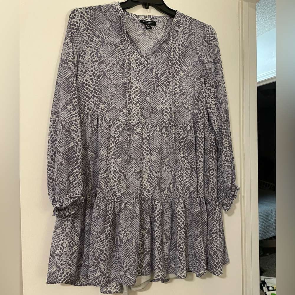 ASOS women’s dress size 12 has an attached slip on the inside